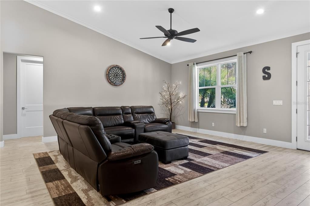 For Sale: $789,000 (3 beds, 3 baths, 2880 Square Feet)