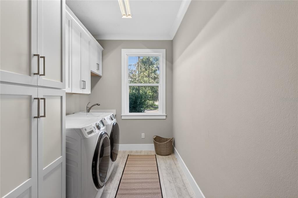 For Sale: $789,000 (3 beds, 3 baths, 2880 Square Feet)