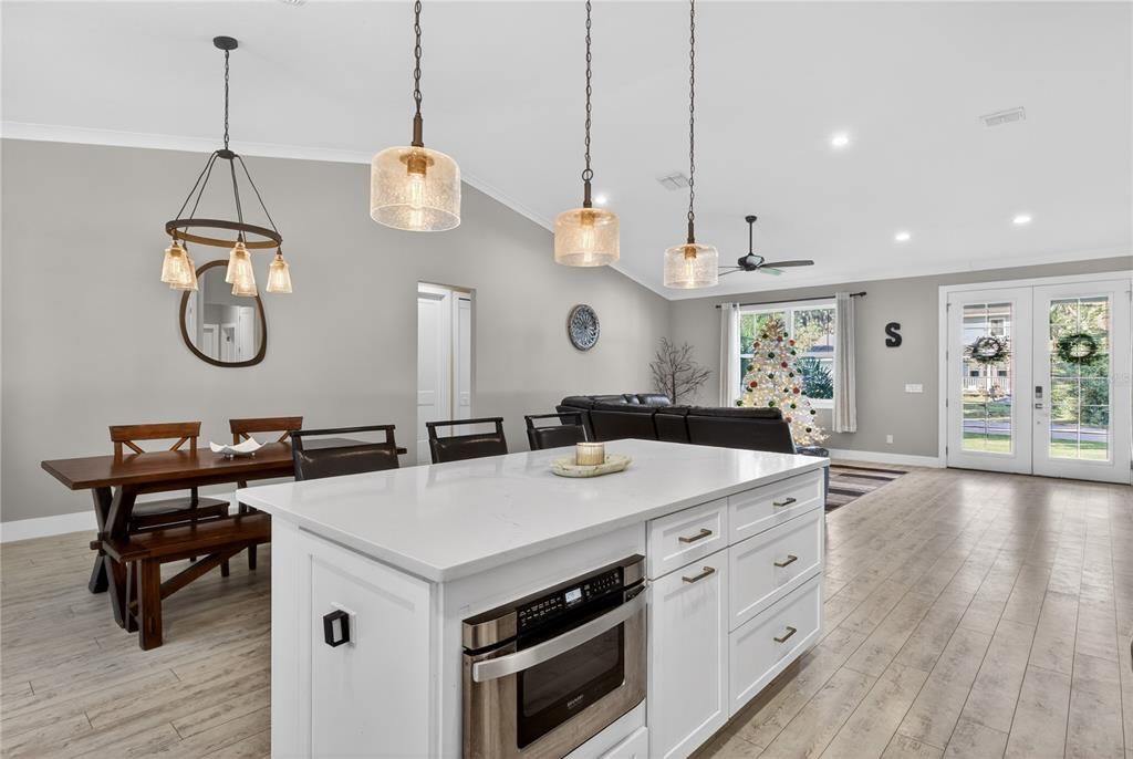 For Sale: $789,000 (3 beds, 3 baths, 2880 Square Feet)