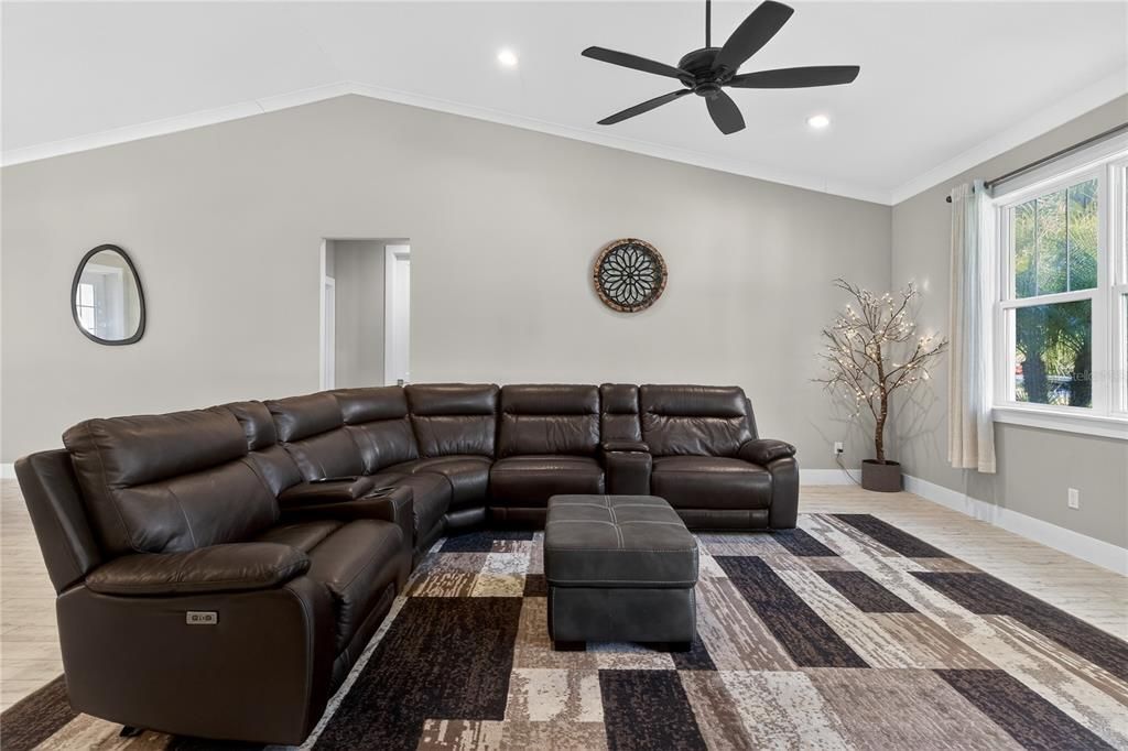 For Sale: $789,000 (3 beds, 3 baths, 2880 Square Feet)