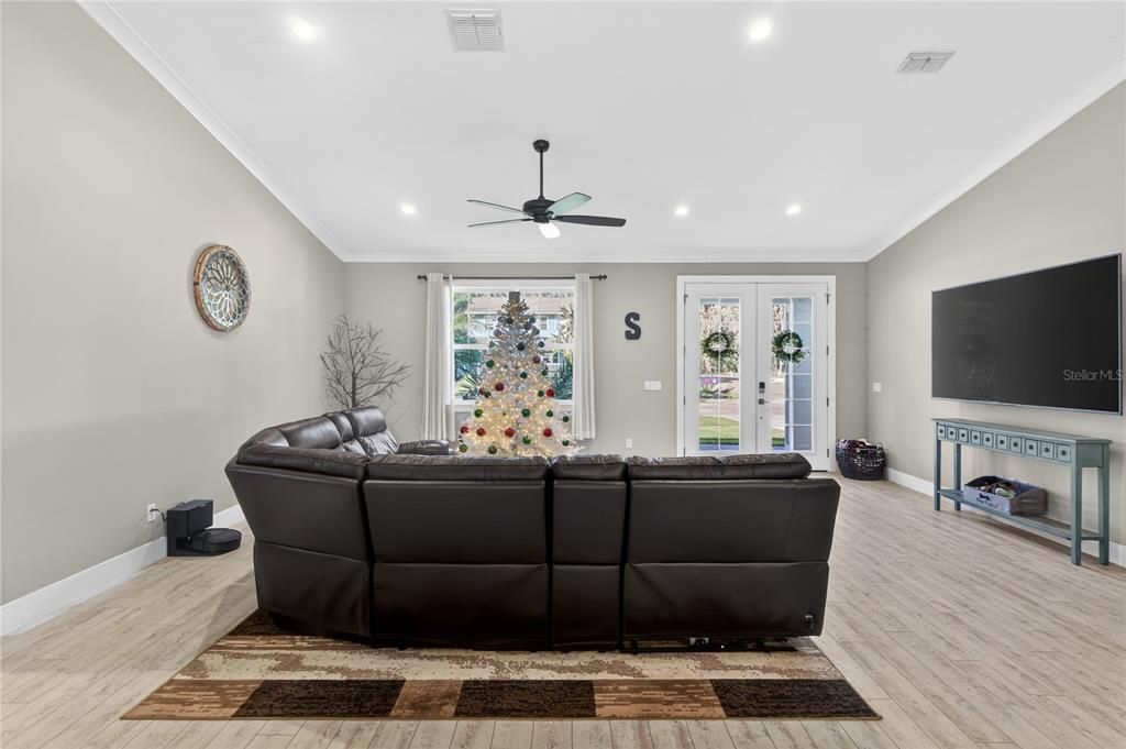 For Sale: $789,000 (3 beds, 3 baths, 2880 Square Feet)