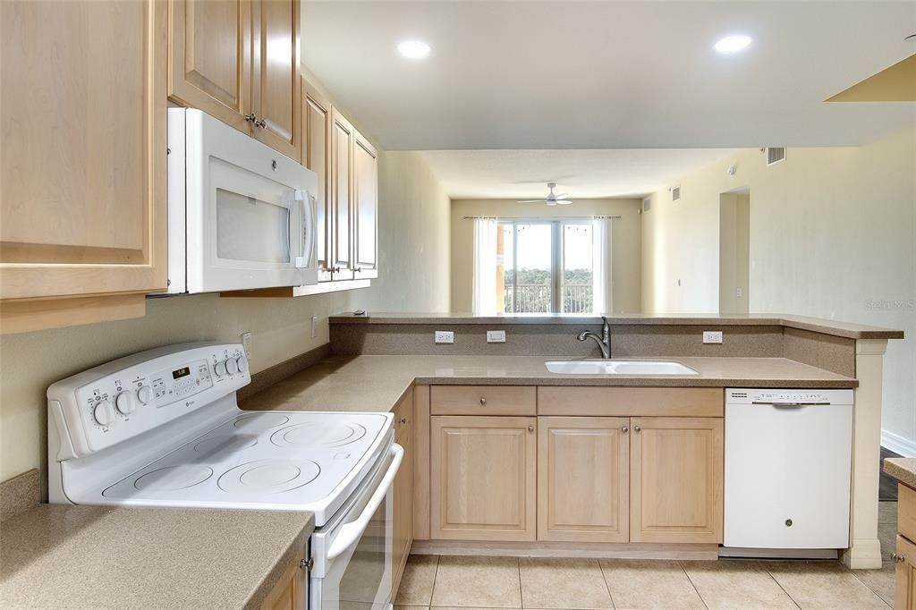 For Sale: $500,000 (2 beds, 2 baths, 1706 Square Feet)