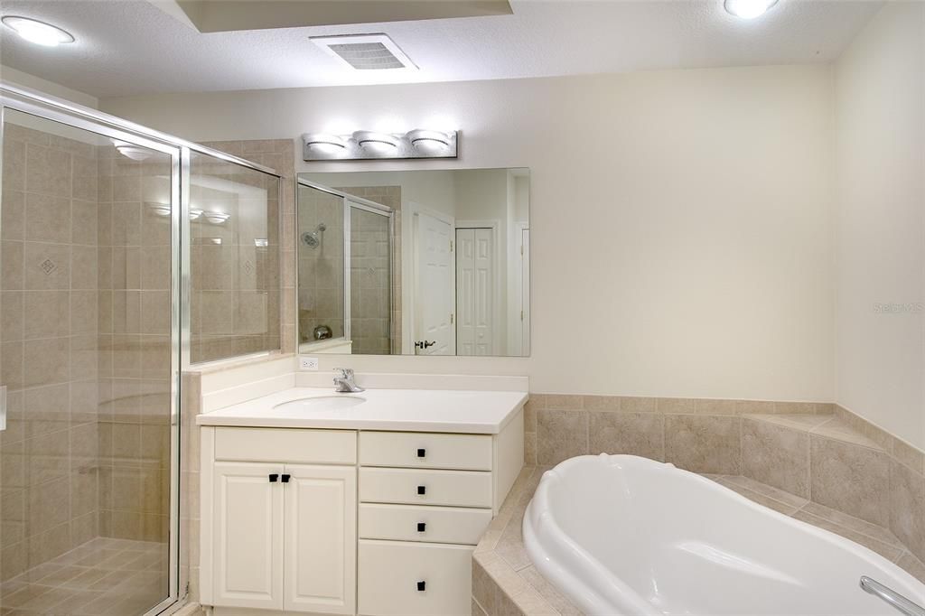 For Sale: $500,000 (2 beds, 2 baths, 1706 Square Feet)