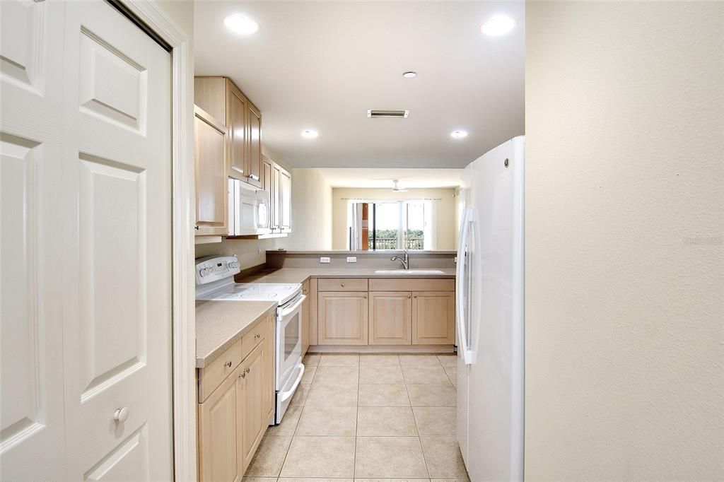 For Sale: $500,000 (2 beds, 2 baths, 1706 Square Feet)