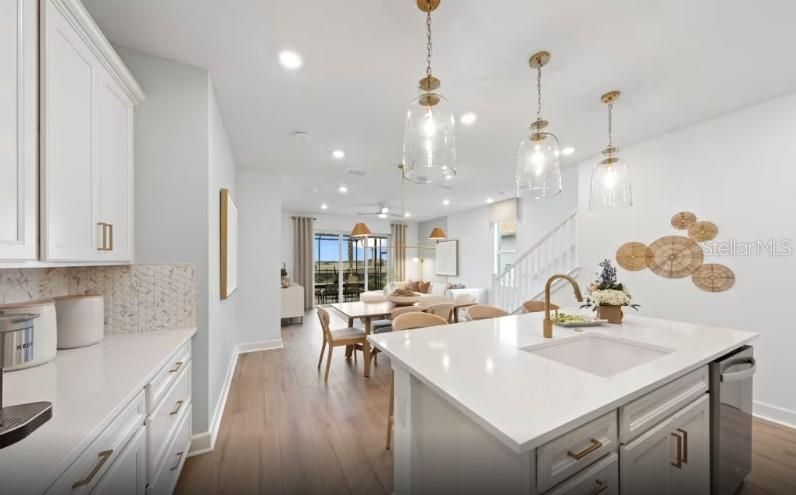 En Venta: $565,745 (3 camas, 2 baños, 2061 Pies cuadrados)