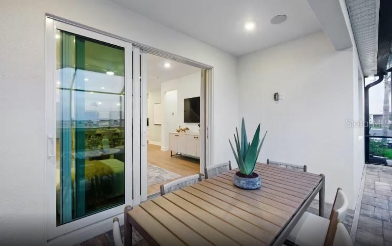 En Venta: $565,745 (3 camas, 2 baños, 2061 Pies cuadrados)