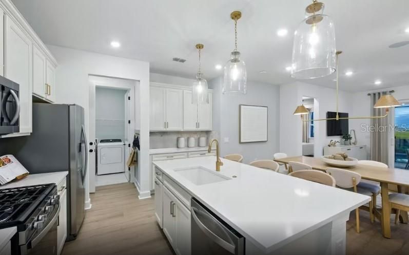 En Venta: $565,745 (3 camas, 2 baños, 2061 Pies cuadrados)