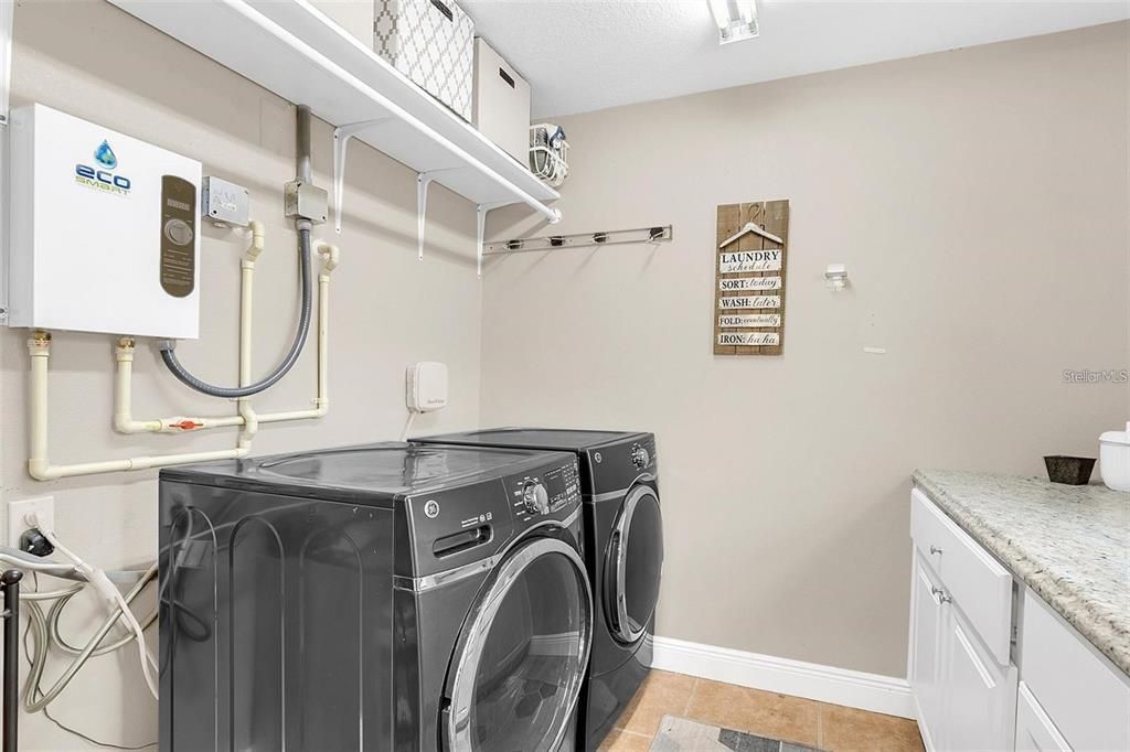 出租: $3,045 (3 贝兹, 2 浴室, 1401 平方英尺)