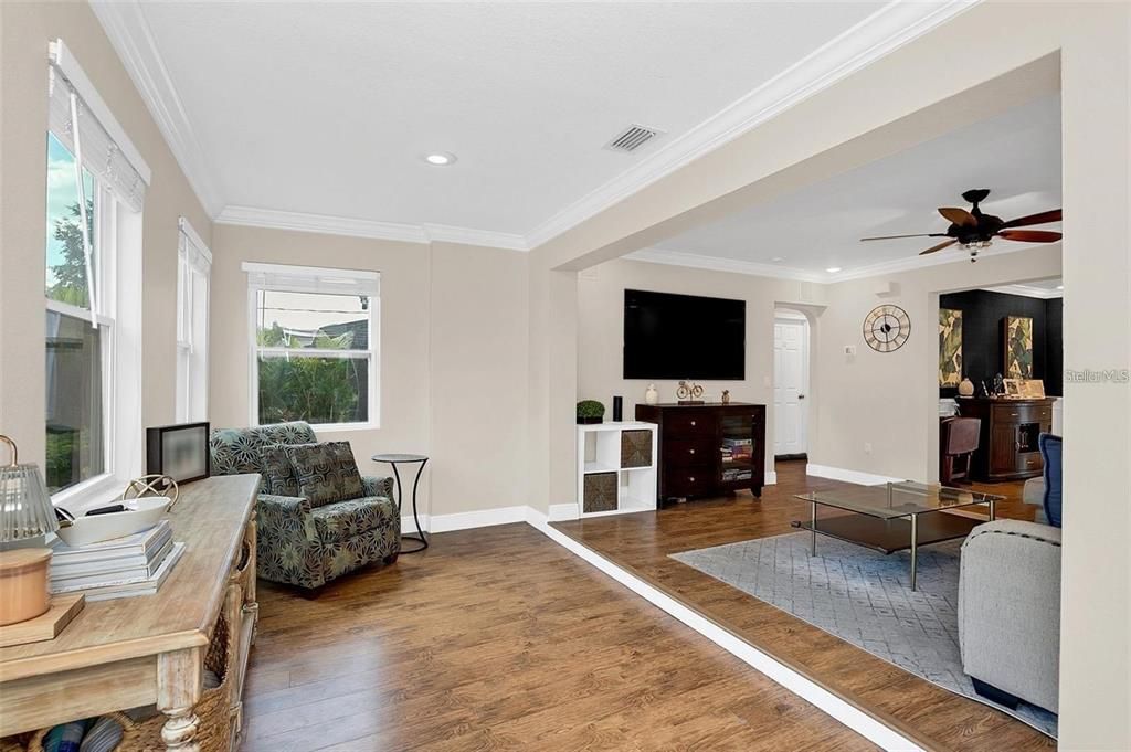 出租: $3,045 (3 贝兹, 2 浴室, 1401 平方英尺)