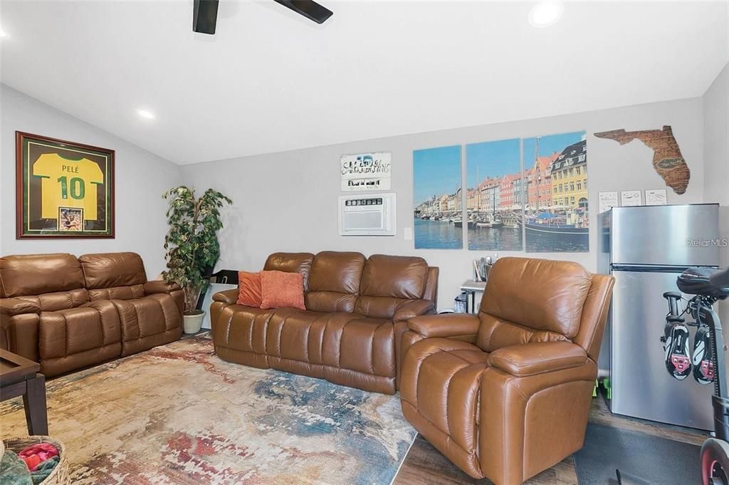 出租: $3,045 (3 贝兹, 2 浴室, 1401 平方英尺)