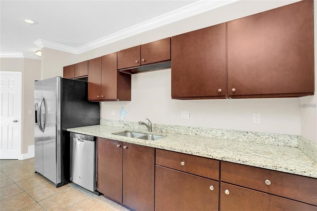 出租: $3,045 (3 贝兹, 2 浴室, 1401 平方英尺)