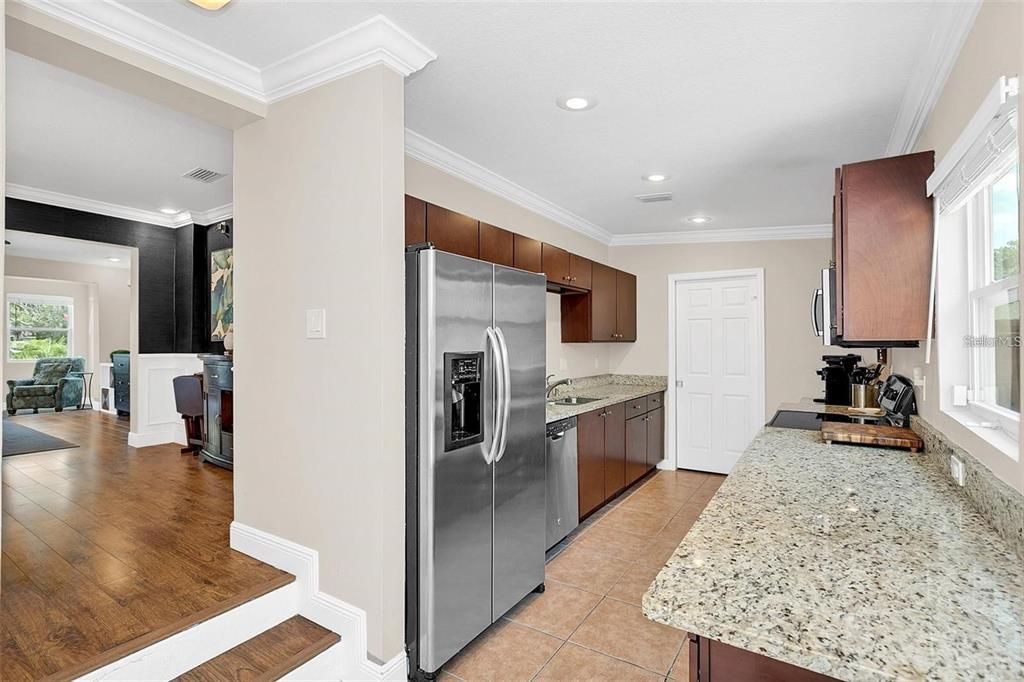 出租: $3,045 (3 贝兹, 2 浴室, 1401 平方英尺)