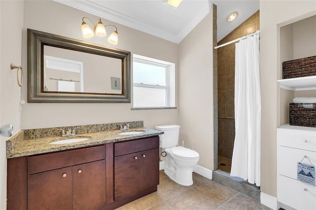 出租: $3,045 (3 贝兹, 2 浴室, 1401 平方英尺)