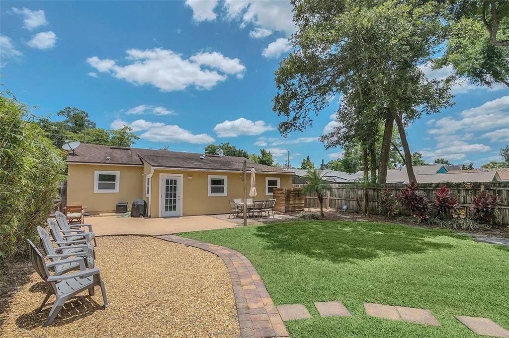 出租: $3,045 (3 贝兹, 2 浴室, 1401 平方英尺)