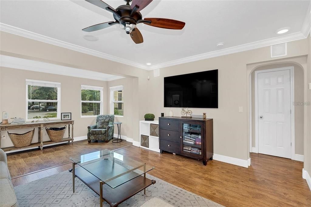 出租: $3,045 (3 贝兹, 2 浴室, 1401 平方英尺)