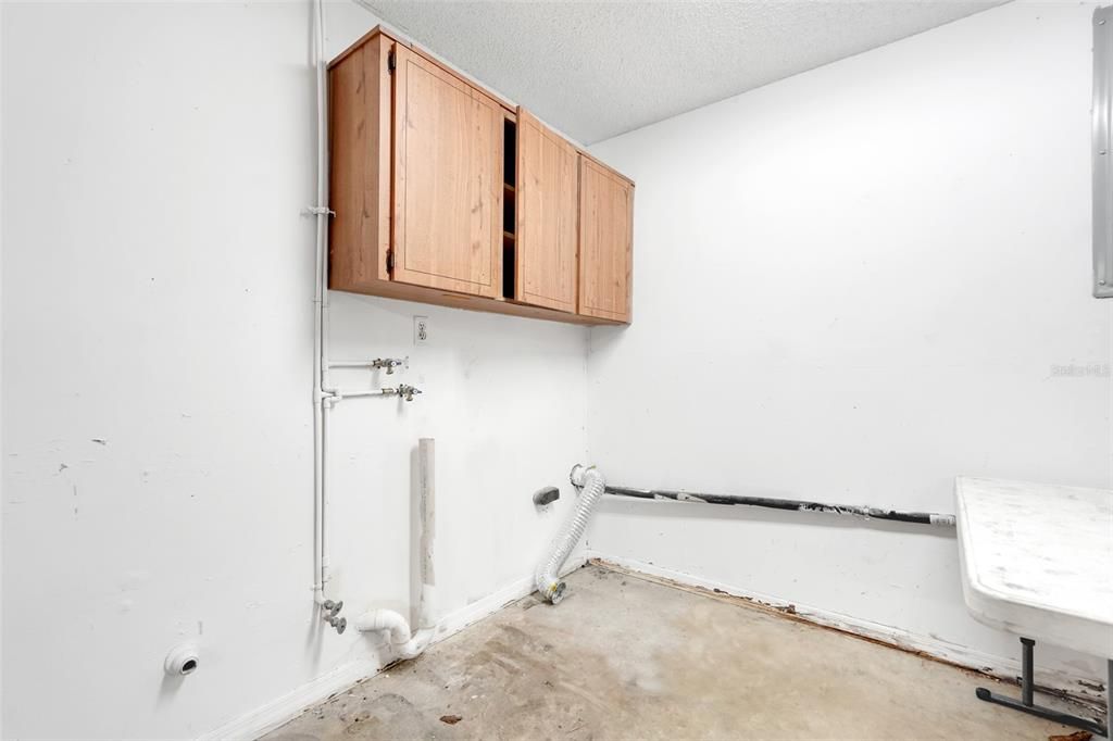 For Sale: $485,000 (4 beds, 2 baths, 2090 Square Feet)