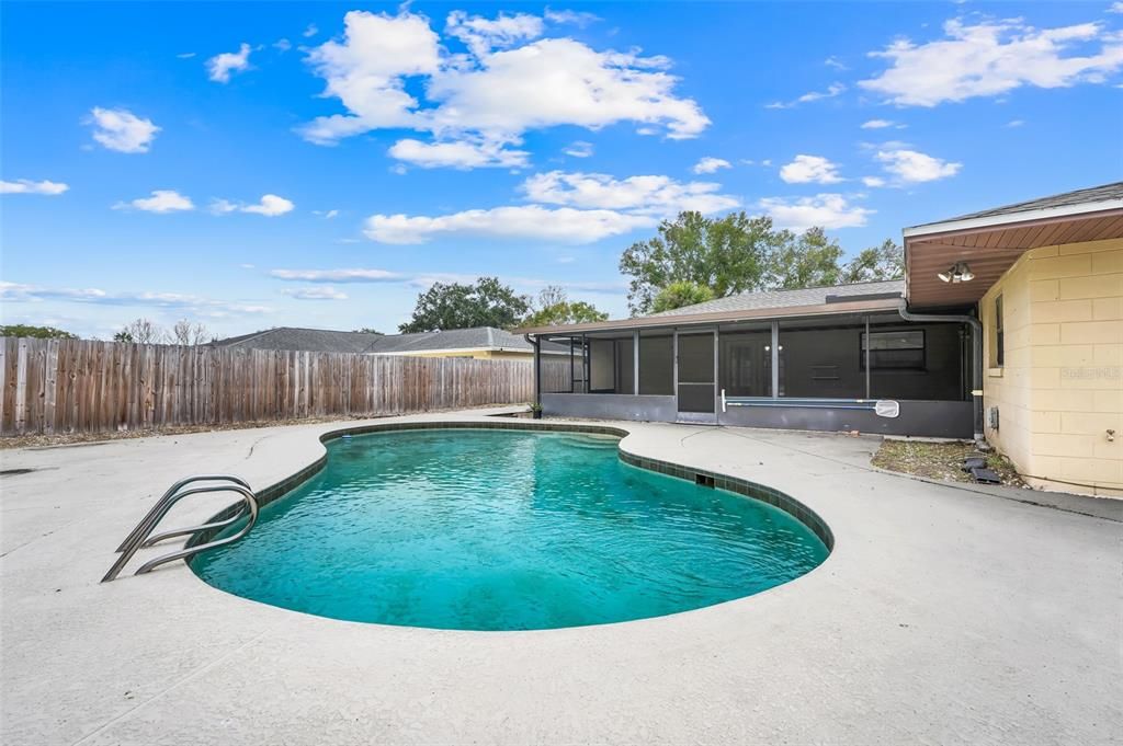 For Sale: $485,000 (4 beds, 2 baths, 2090 Square Feet)