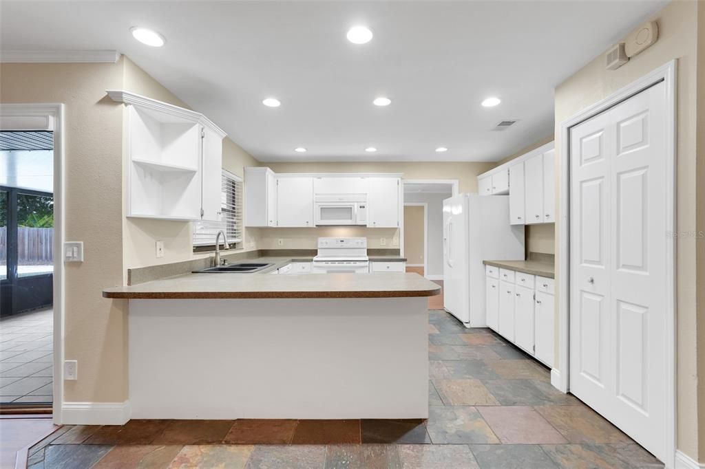 For Sale: $485,000 (4 beds, 2 baths, 2090 Square Feet)