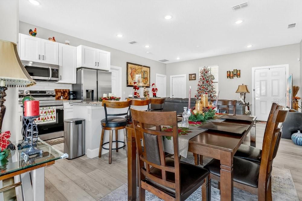 For Sale: $270,000 (3 beds, 2 baths, 1257 Square Feet)