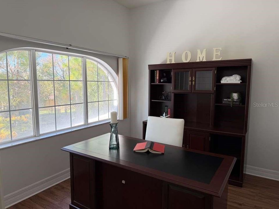 For Rent: $3,900 (3 beds, 2 baths, 2022 Square Feet)