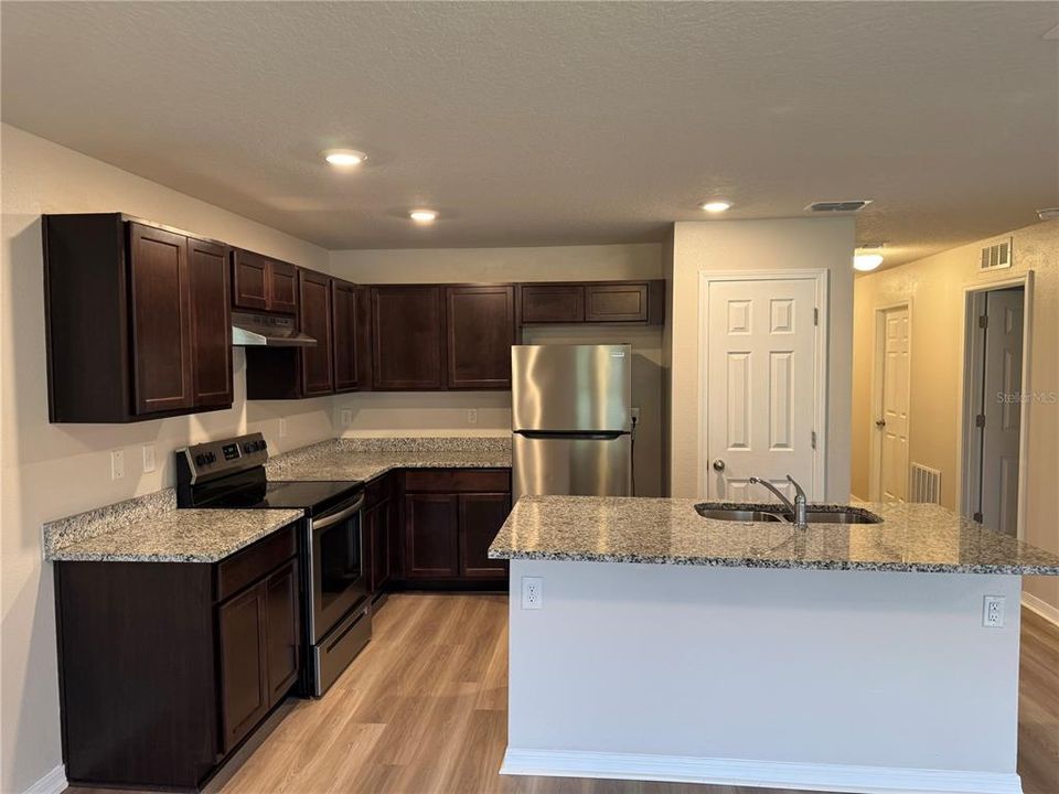 For Rent: $1,695 (2 beds, 2 baths, 976 Square Feet)