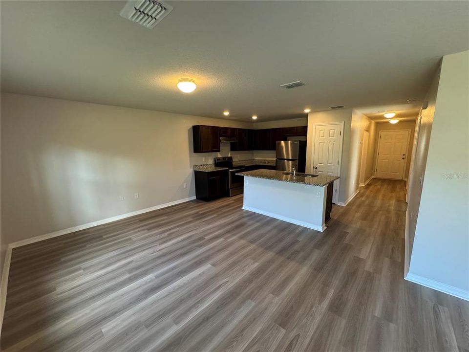 For Rent: $1,695 (2 beds, 2 baths, 976 Square Feet)