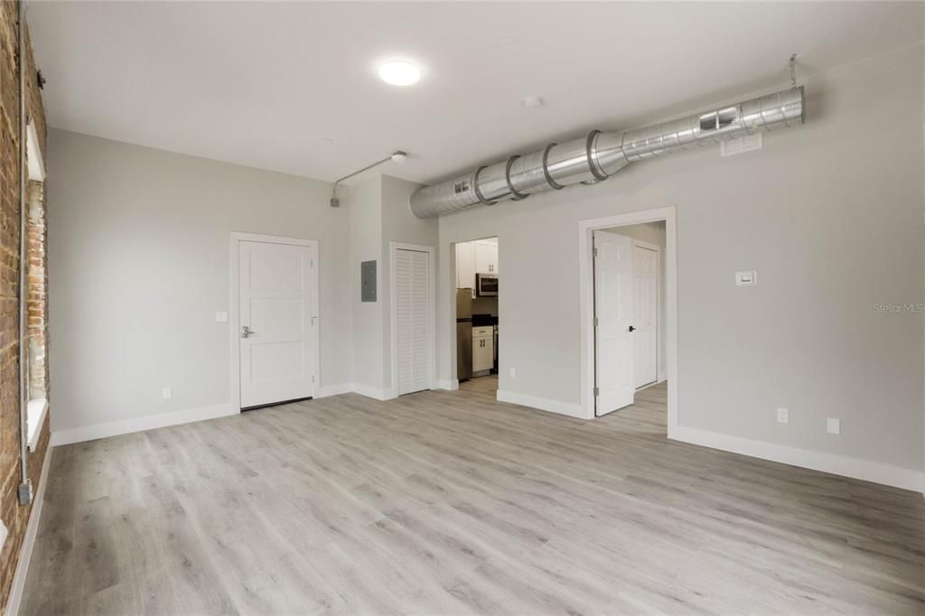 For Rent: $1,650 (1 beds, 1 baths, 587 Square Feet)