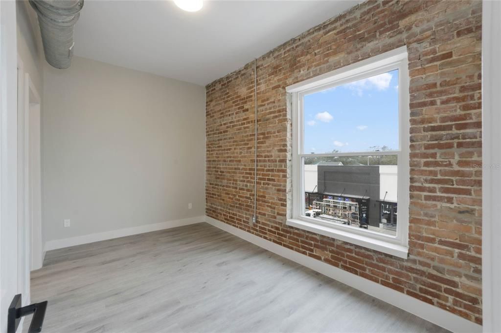 For Rent: $1,650 (1 beds, 1 baths, 587 Square Feet)