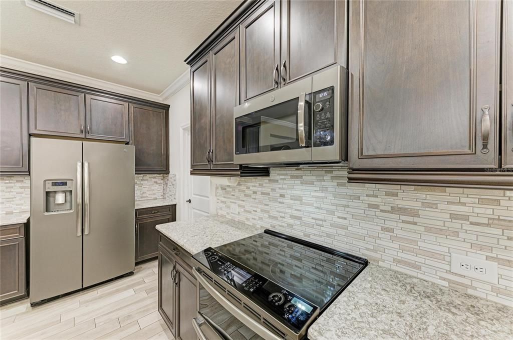 For Sale: $405,000 (2 beds, 2 baths, 1627 Square Feet)