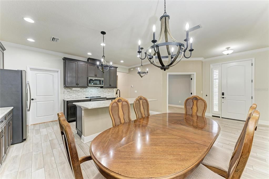 For Sale: $405,000 (2 beds, 2 baths, 1627 Square Feet)