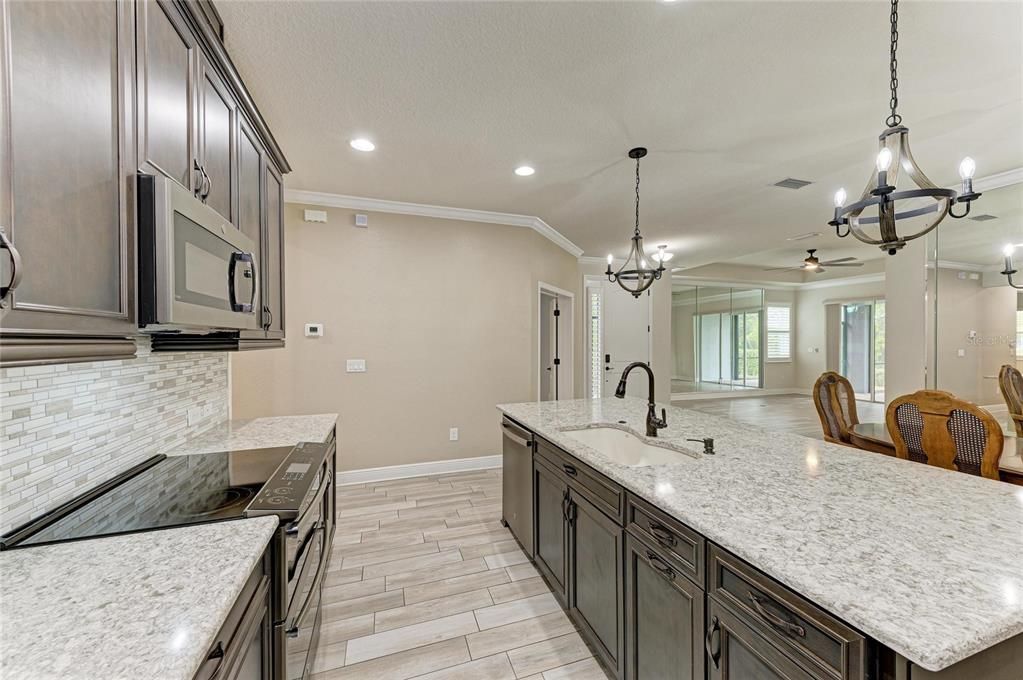 For Sale: $405,000 (2 beds, 2 baths, 1627 Square Feet)