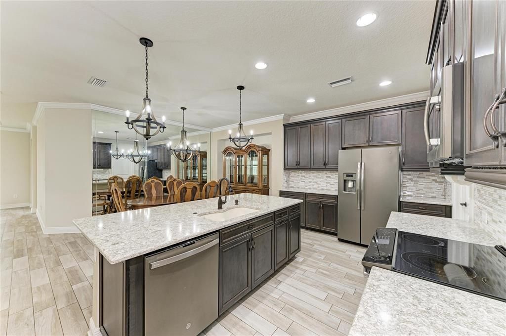 For Sale: $405,000 (2 beds, 2 baths, 1627 Square Feet)