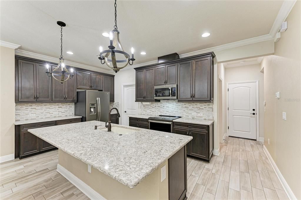 For Sale: $405,000 (2 beds, 2 baths, 1627 Square Feet)