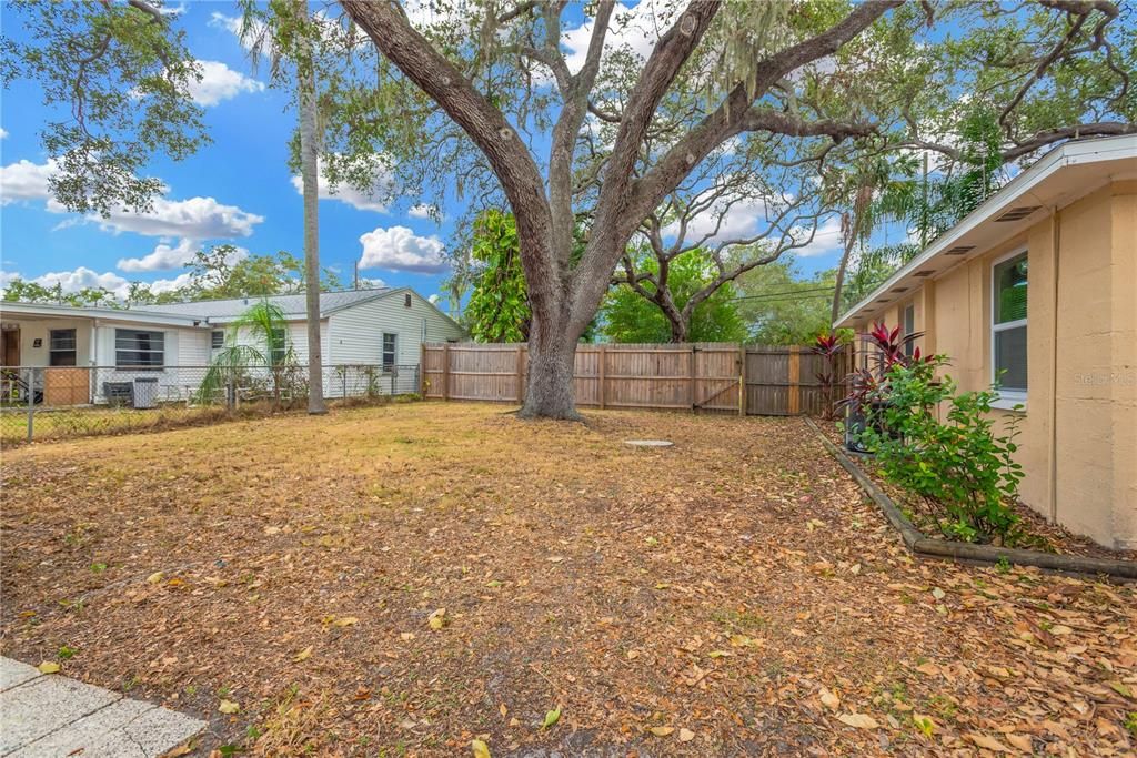 На продажу: $425,000 (4 спален, 2 ванн, 1354 Квадратных фут)