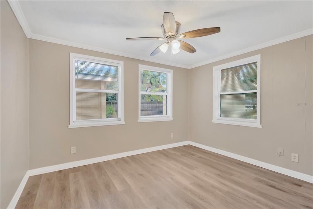 На продажу: $425,000 (4 спален, 2 ванн, 1354 Квадратных фут)