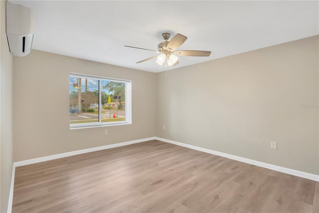 На продажу: $425,000 (4 спален, 2 ванн, 1354 Квадратных фут)