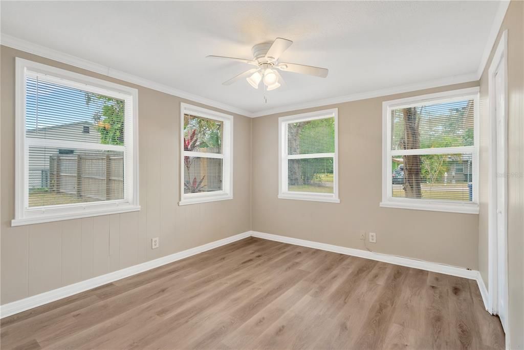 На продажу: $425,000 (4 спален, 2 ванн, 1354 Квадратных фут)