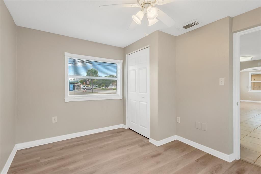 На продажу: $425,000 (4 спален, 2 ванн, 1354 Квадратных фут)