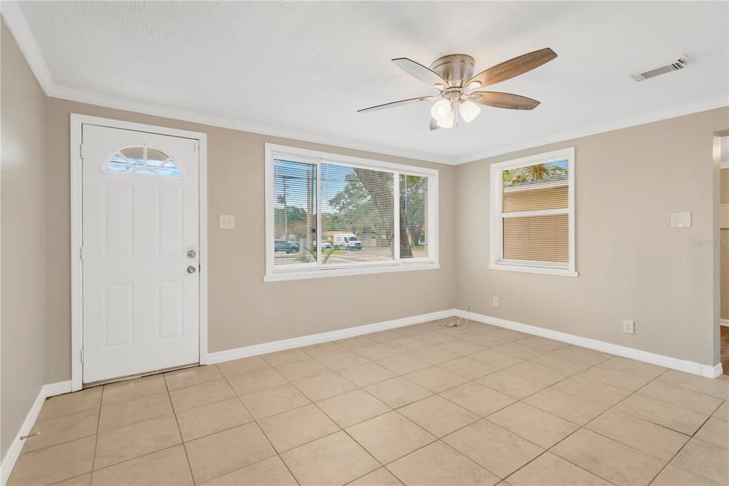 На продажу: $425,000 (4 спален, 2 ванн, 1354 Квадратных фут)