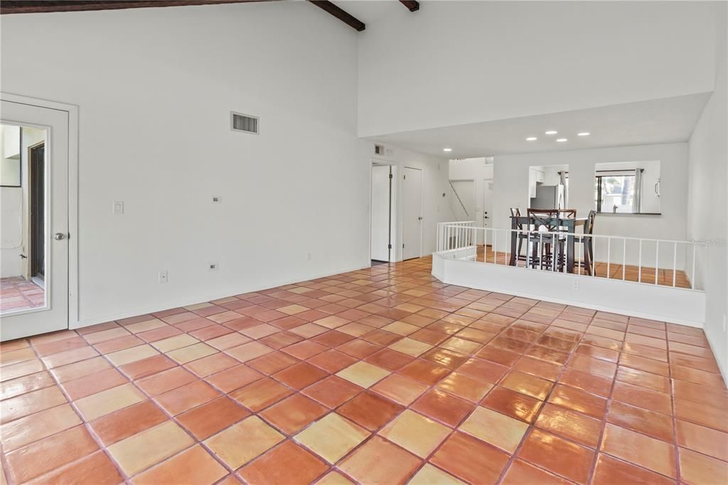 For Sale: $200,000 (3 beds, 2 baths, 1560 Square Feet)