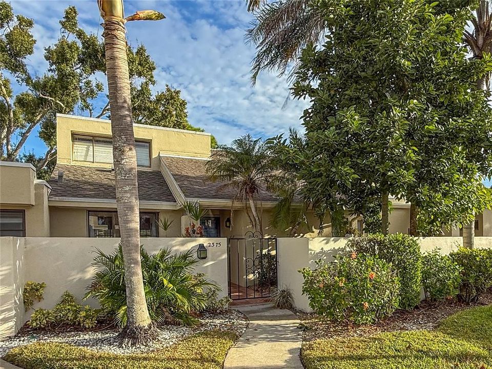 For Sale: $200,000 (3 beds, 2 baths, 1560 Square Feet)