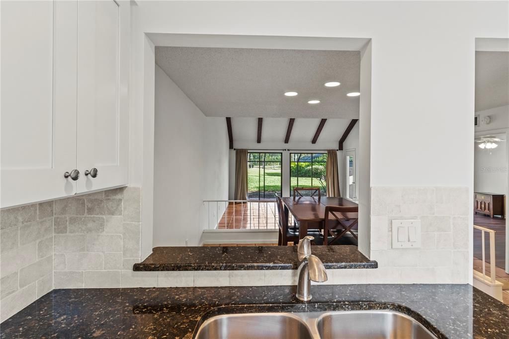 For Sale: $200,000 (3 beds, 2 baths, 1560 Square Feet)