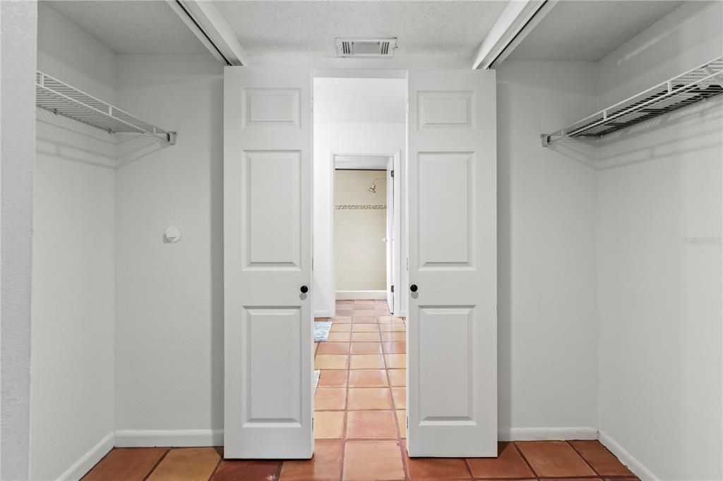 For Sale: $200,000 (3 beds, 2 baths, 1560 Square Feet)