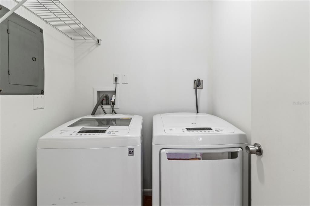 For Sale: $200,000 (3 beds, 2 baths, 1560 Square Feet)