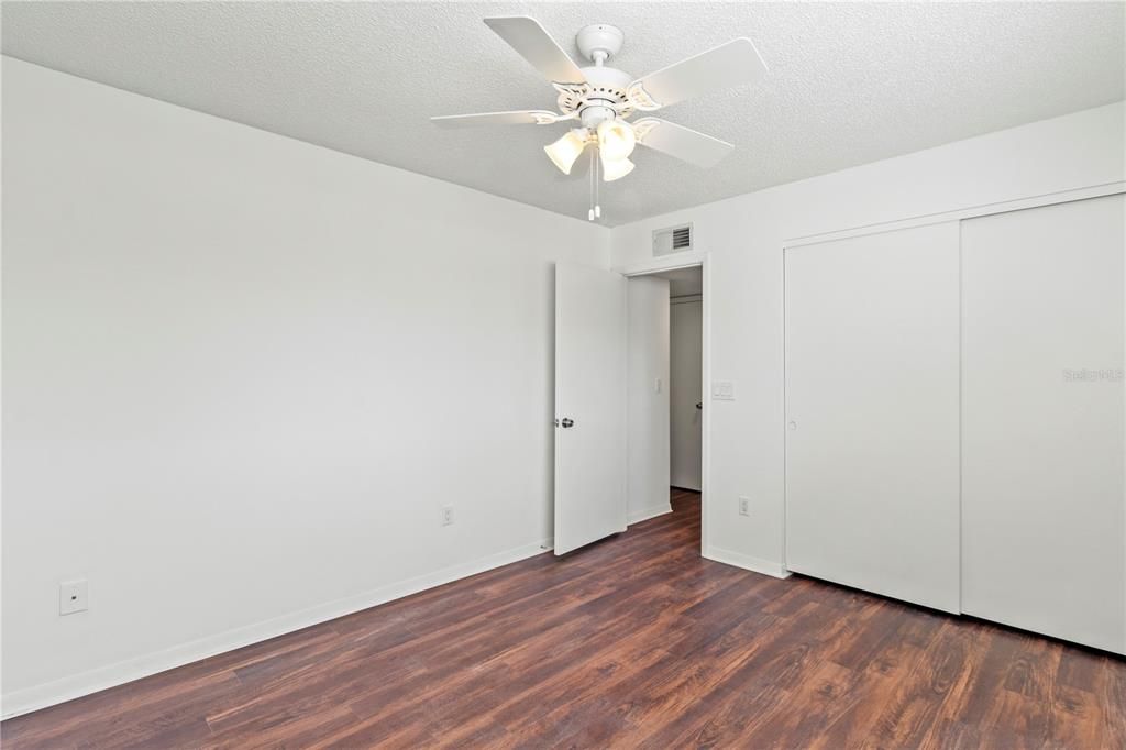 For Sale: $200,000 (3 beds, 2 baths, 1560 Square Feet)