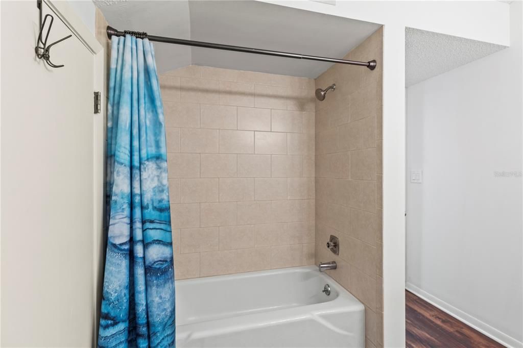 For Sale: $200,000 (3 beds, 2 baths, 1560 Square Feet)