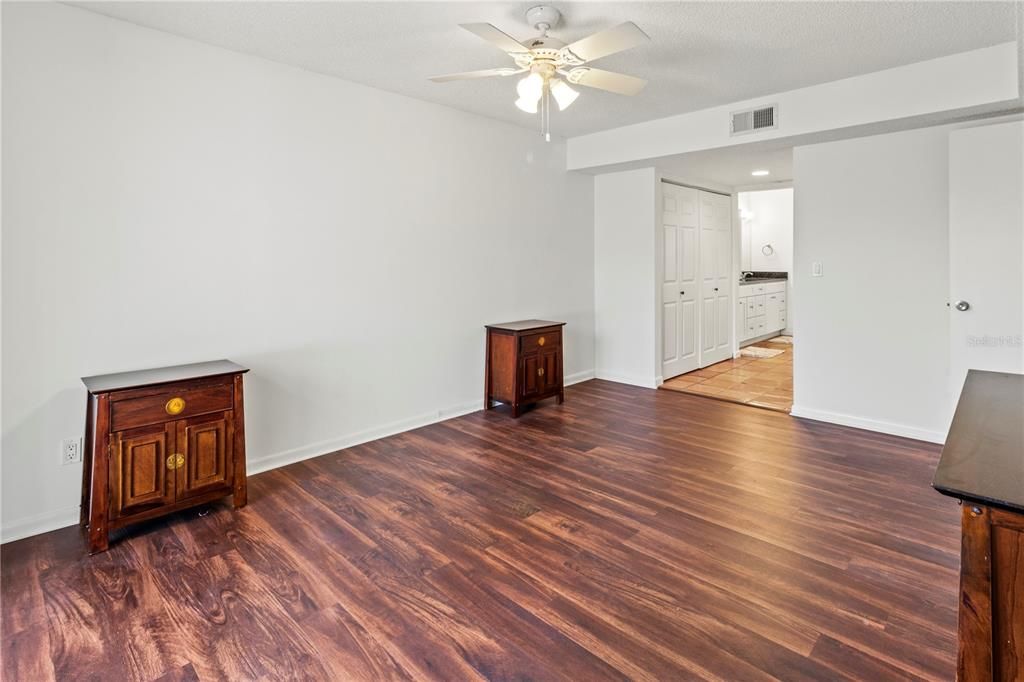 For Sale: $200,000 (3 beds, 2 baths, 1560 Square Feet)
