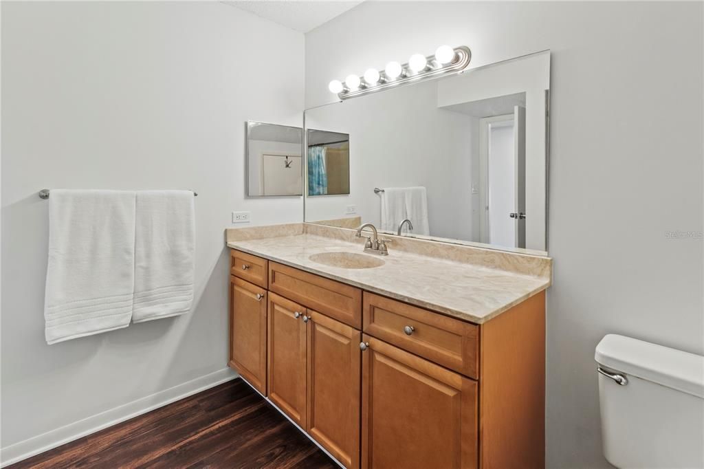 For Sale: $200,000 (3 beds, 2 baths, 1560 Square Feet)