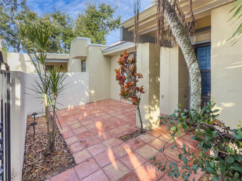 For Sale: $200,000 (3 beds, 2 baths, 1560 Square Feet)