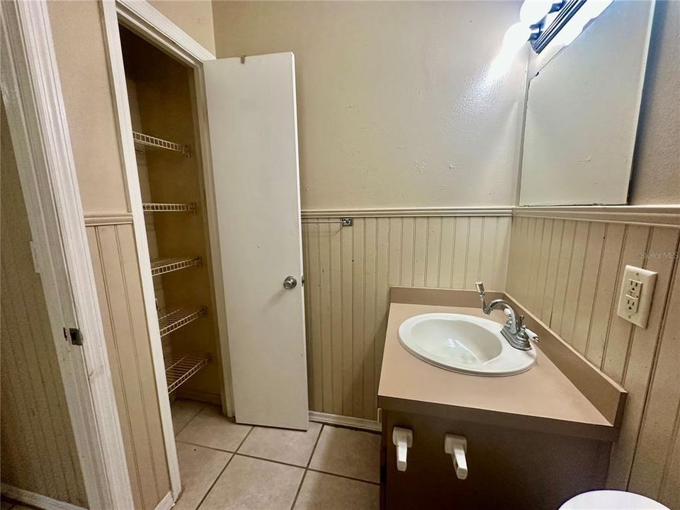 待售: $165,000 (2 贝兹, 2 浴室, 922 平方英尺)